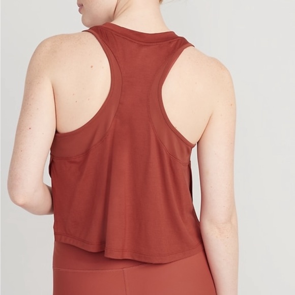 Old Navy Sleeveless UltraLite All Day Performance Cropped Top - Picture 3 of 7